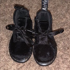 Little girl suede boot